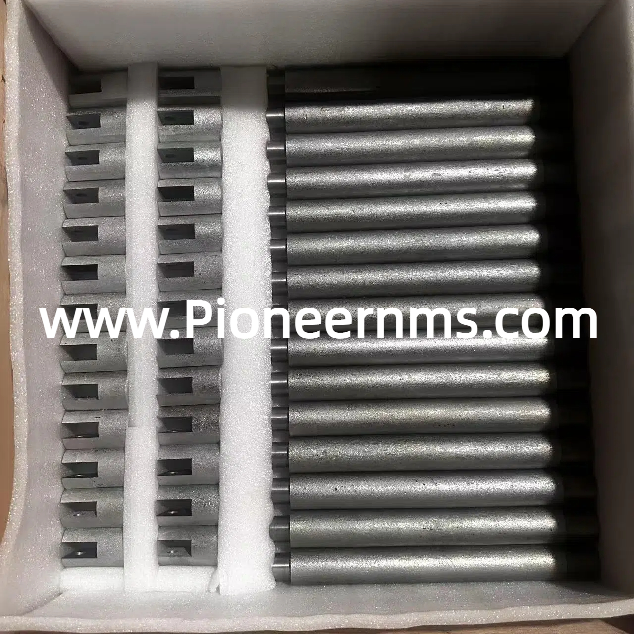 Molybdenum Rods Revolutionize Glass Manufacturing as Key Shipment Departs for Germany Today